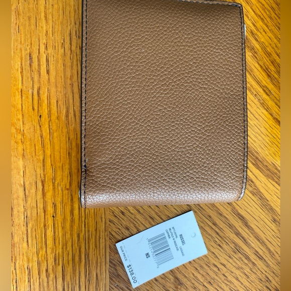 Michael Kors Men’s Brown Leather Russel Billfold Wallet. Style number 36T7LRUF6L - Picture 7 of 9